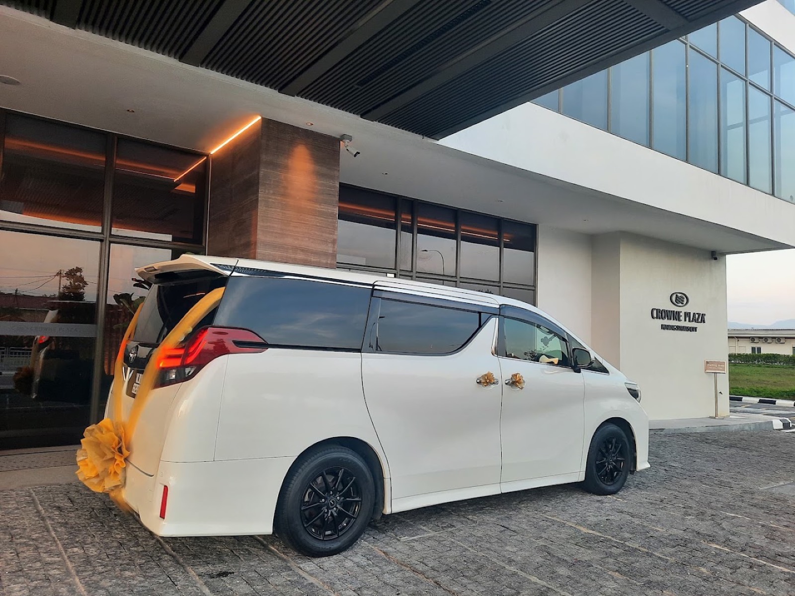 Wedding-ready luxury MPV